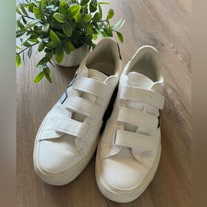 Veja Recife Logo Leather Sneaker Women's White Sz 7